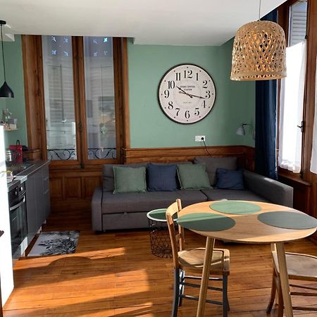 A Deux Pas De La Gare, La Maison Rouge Albertville Exteriér fotografie