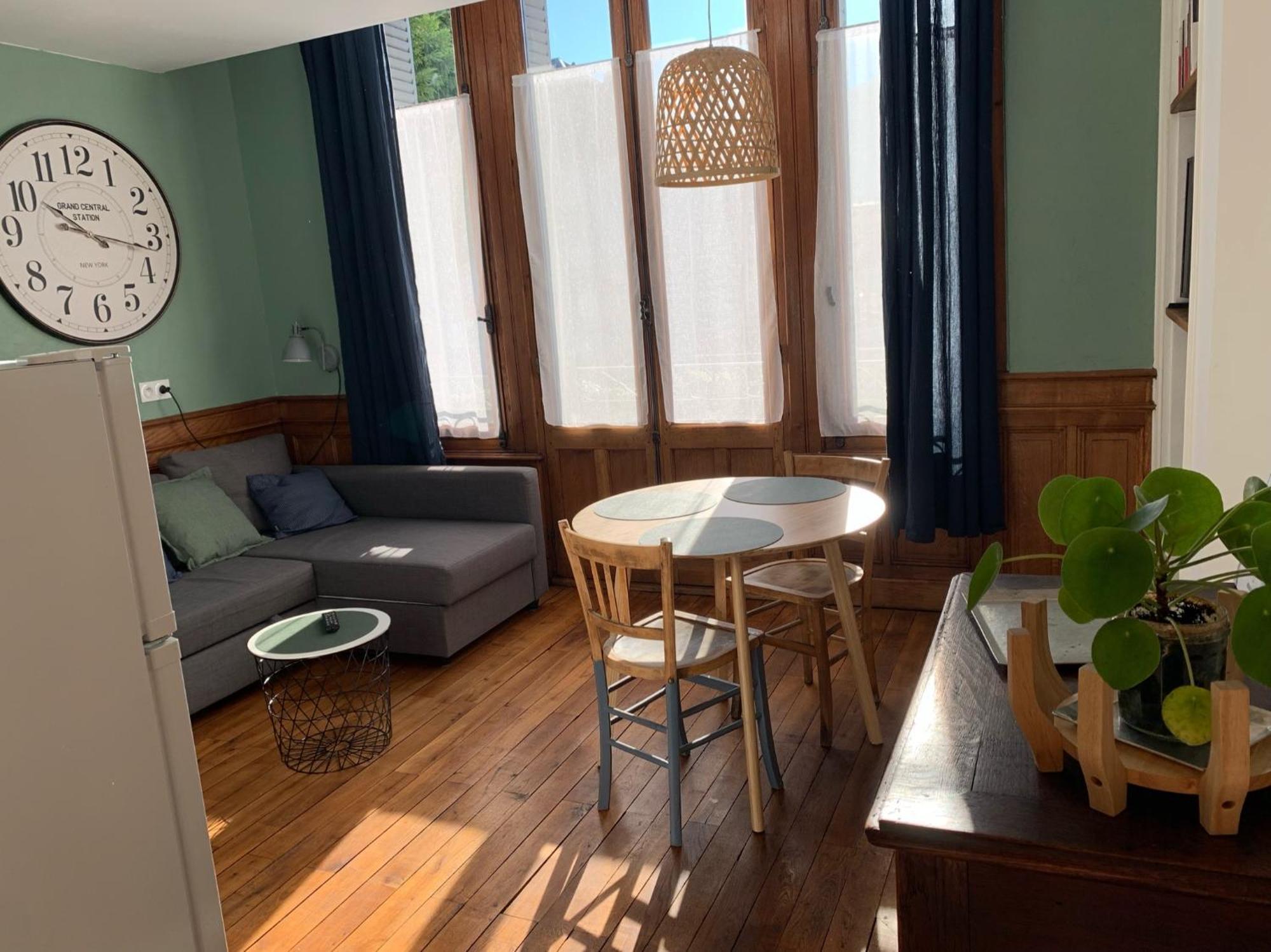 A Deux Pas De La Gare, La Maison Rouge Albertville Exteriér fotografie