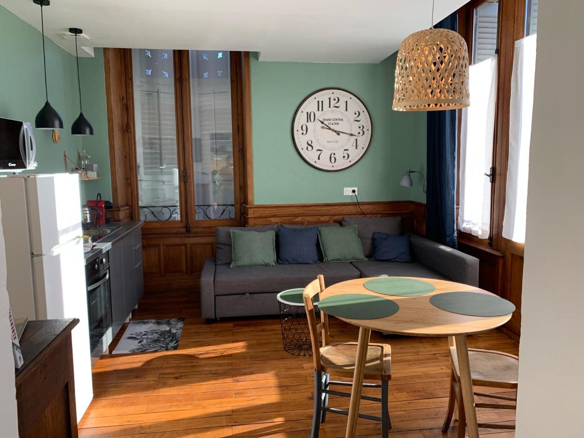 A Deux Pas De La Gare, La Maison Rouge Albertville Exteriér fotografie