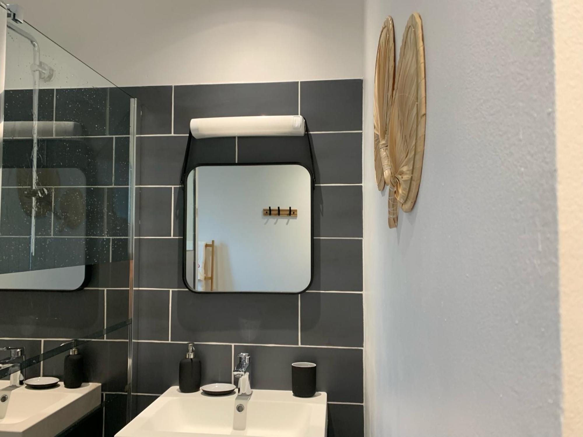 A Deux Pas De La Gare, La Maison Rouge Albertville Exteriér fotografie