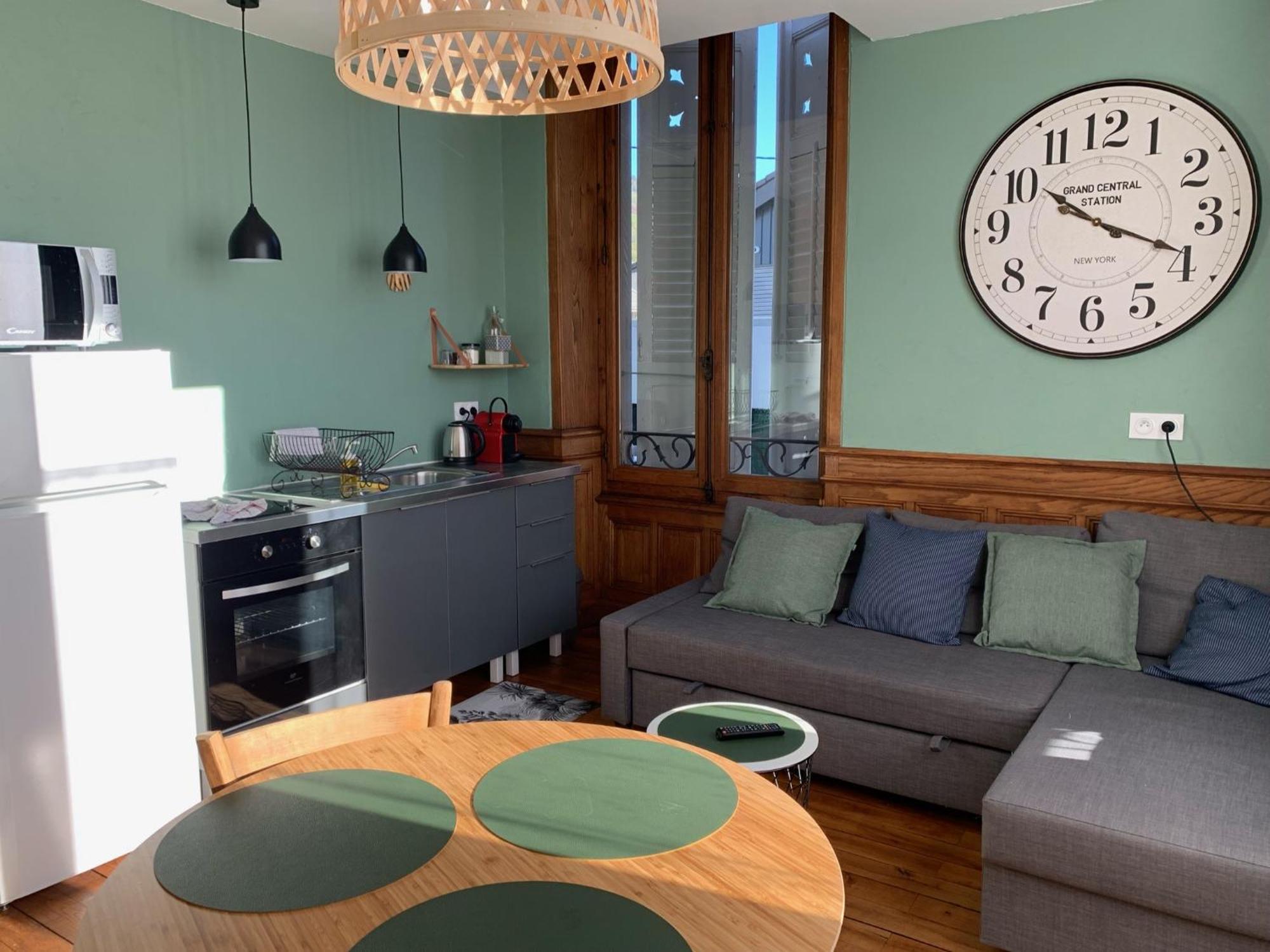 A Deux Pas De La Gare, La Maison Rouge Albertville Exteriér fotografie